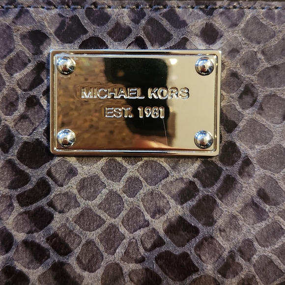Michael Kors Grey Snakeskin Wristlet Wallet/cell phone carrier - Picture 3 of 12